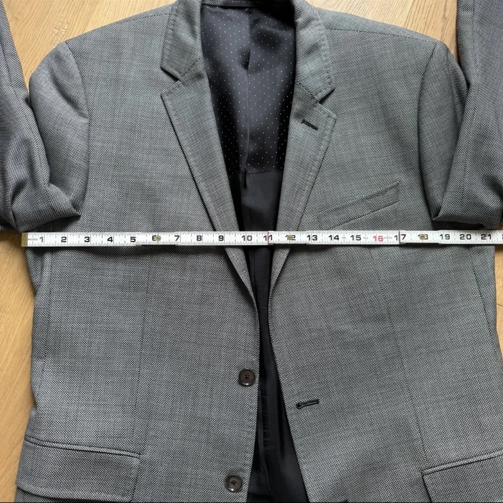 Hugo Boss Men’s 40R Gray Virgin Wool Blazer – Clean Modern Slim Silhouette Fit